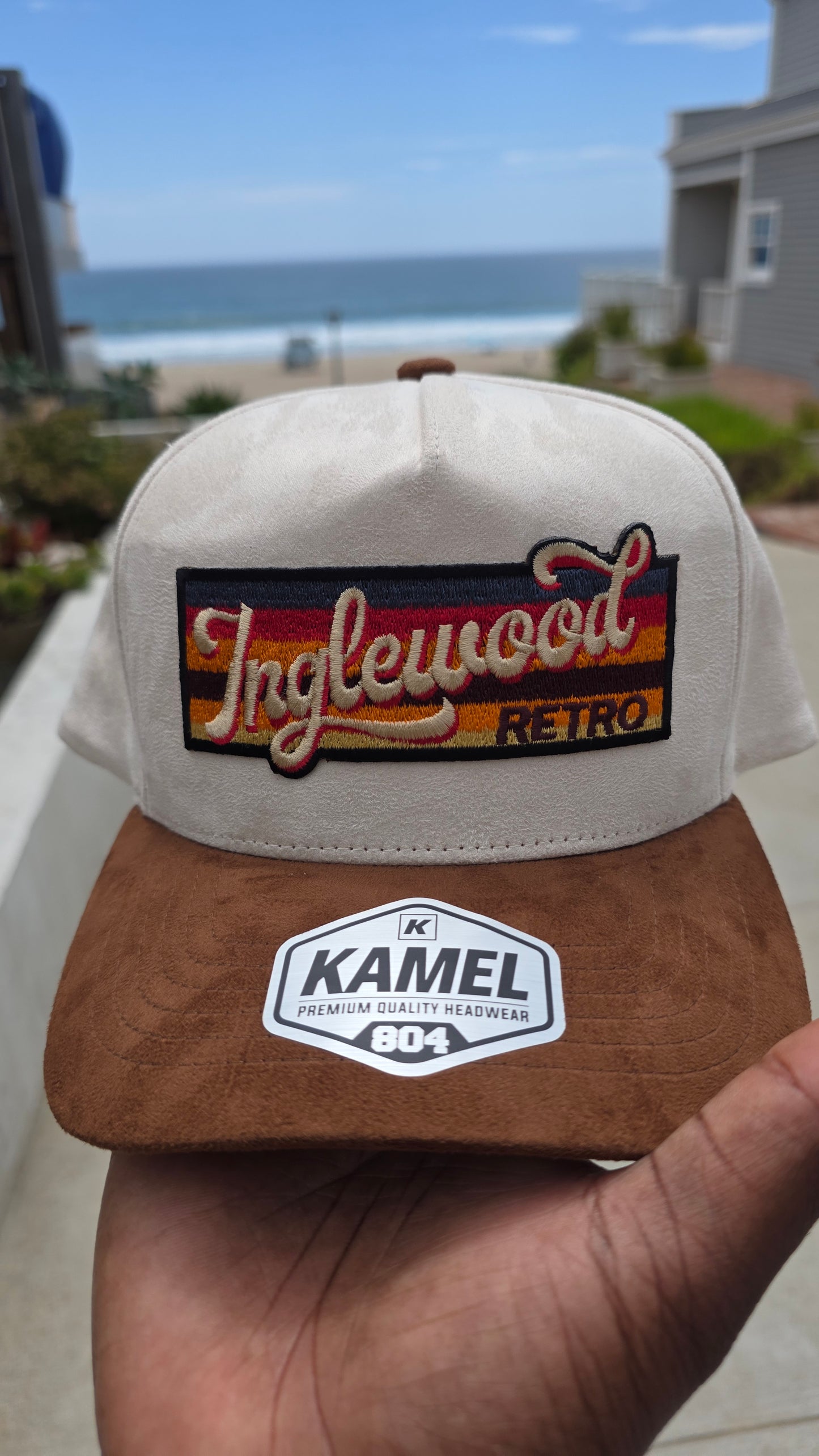 Suede cream/brown snap back hat